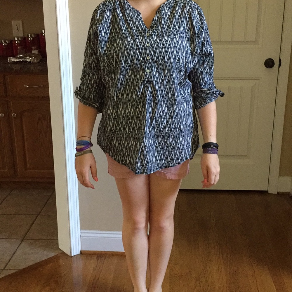 Black and white chevron print shirt